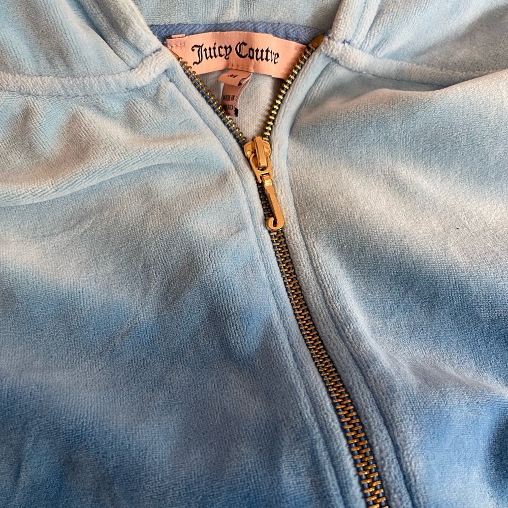 Juicy couture hoodie and shorts. Perfect for the beach. Excellent condition